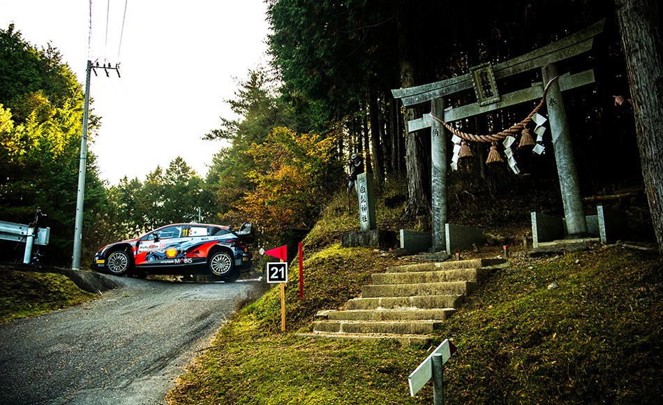 You are currently viewing WRC Japan: Neuville charges into lead over Evans