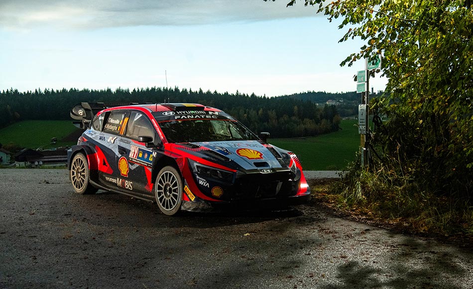 You are currently viewing WRC CER: Rovanperä on verge of title after Evans’ crash, Neuville leads