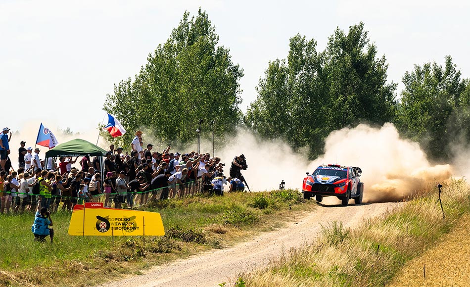 You are currently viewing WRC Poland: Mikkelsen leader after Friday, top 5 within 7.7s