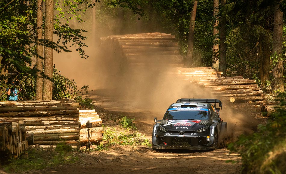 You are currently viewing WRC Poland: Rovanperä leads after Saturday, tyre problems for Evans
