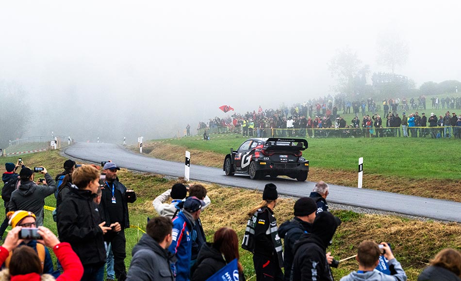 You are currently viewing Neuville drops to P4 after multiple offs, Ogier leads WRC CER after Saturday