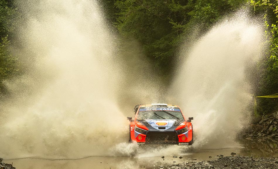 You are currently viewing Tänak ends Hyundai WRC win drought with Acropolis Rally victory despite late problem